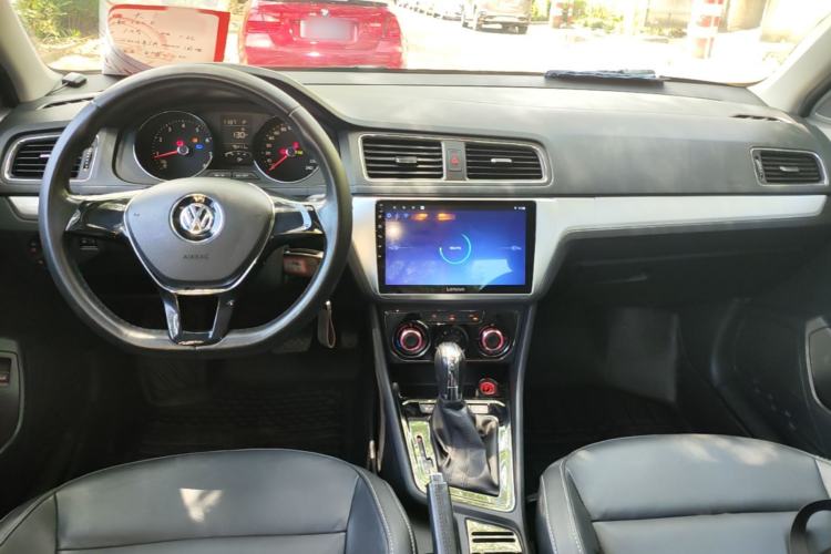 Used Volkswagen Lavida 2015 1.6L Automatic Comfort Edition Center Console