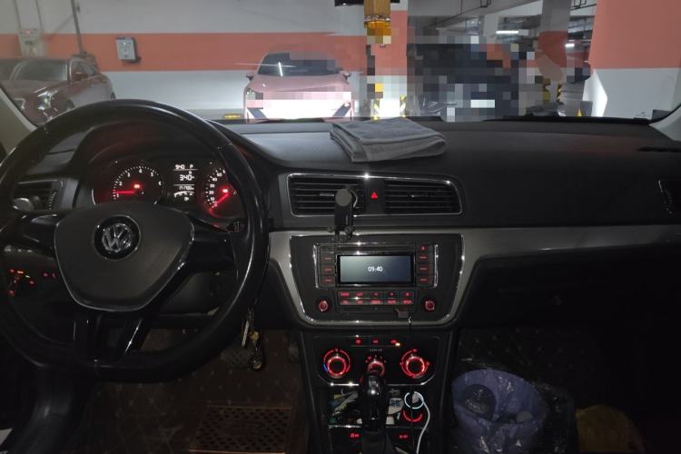 Used Volkswagen Lavida 2015 1.6L Automatic Comfort Edition Center Console