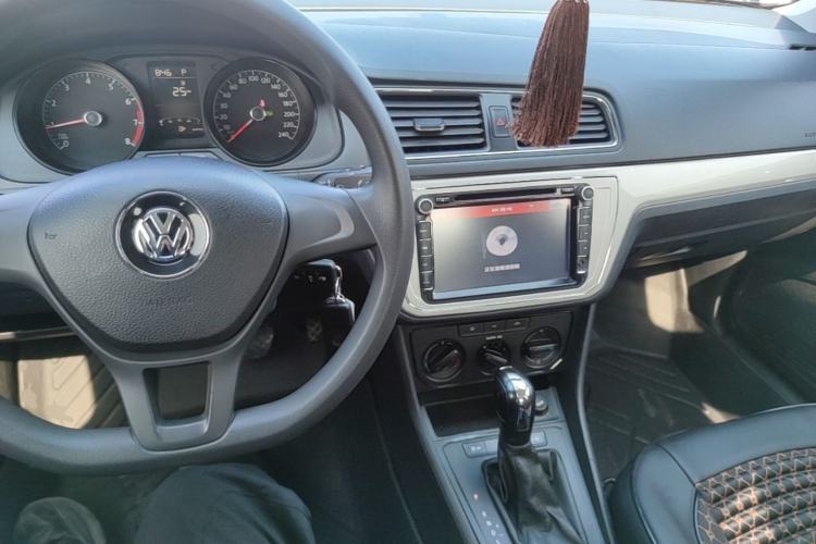 Used Volkswagen Lavida 2015 1.6L Automatic Fashion Edition Center Console