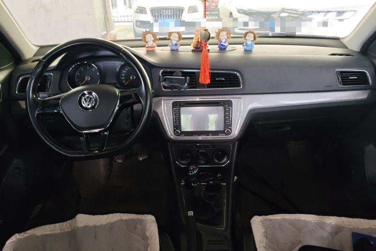 Used Volkswagen Lavida 2015 1.6L Manual Comfort Edition Center Console