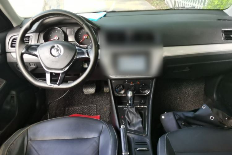 Used Volkswagen Lavida 2015 1.6L Automatic Comfort Edition Center Console