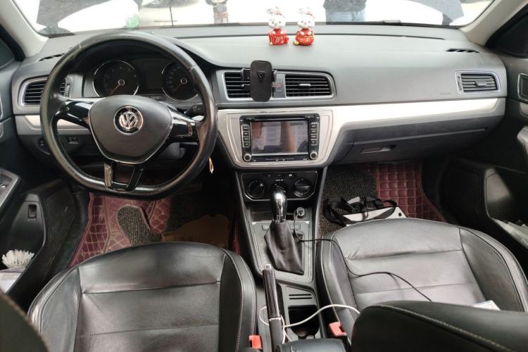 Used Volkswagen Lavida 2015 1.6L Automatic Comfort Edition Center Console