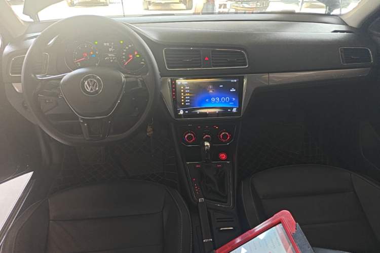 Used Volkswagen Lavida 2015 1.6L Automatic Comfort Edition Center Console