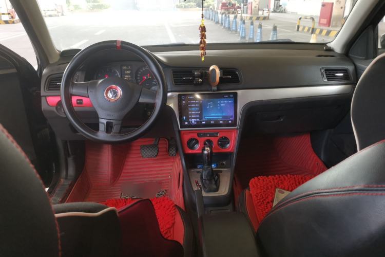 Used Volkswagen Lavida 2015 1.6L Automatic Fashion Edition Center Console