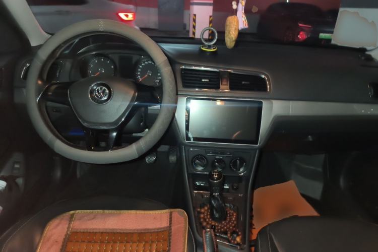 Used Volkswagen Lavida 2015 1.6L Manual Comfort Edition Center Console