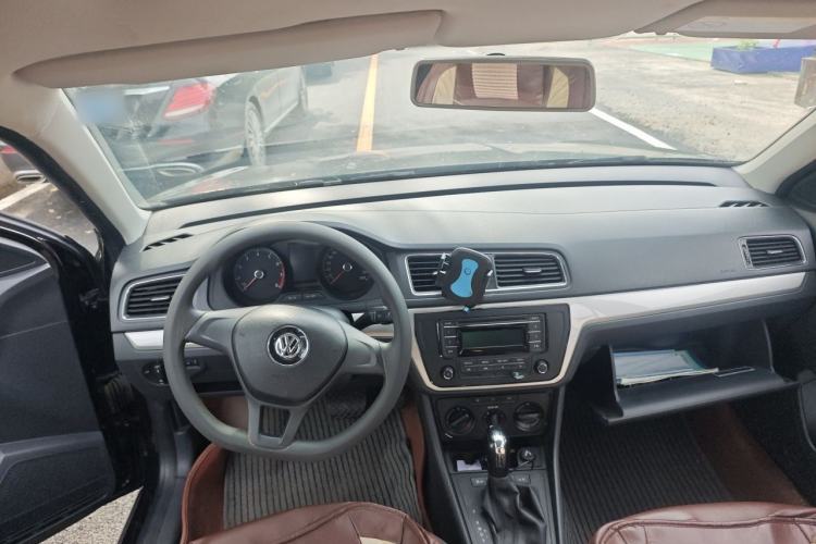 Used Volkswagen Lavida 2015 1.6L Automatic Fashion Edition Center Console
