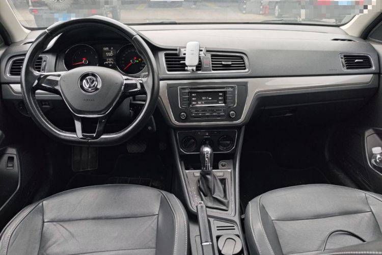 Used Volkswagen Lavida 2015 1.6L Automatic Comfort Edition Center Console