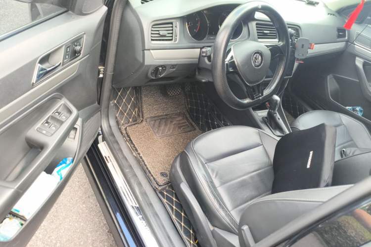 Used Volkswagen Lavida 2015 1.6L Automatic Comfort Edition Driver Seat