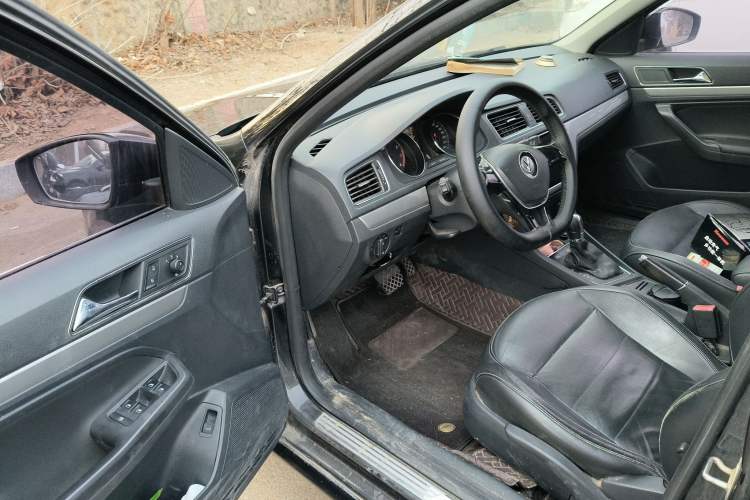 Used Volkswagen Lavida 2015 1.6L Automatic Comfort Edition Driver Seat