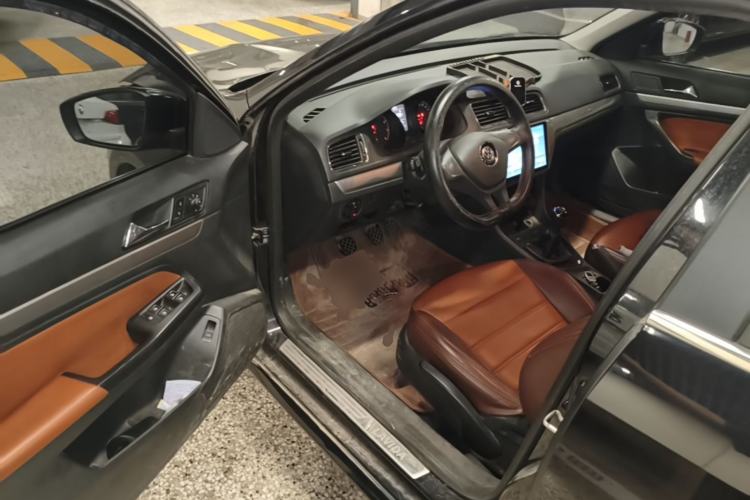 Used Volkswagen Lavida 2015 1.6L Manual Fashion Edition Driver Seat