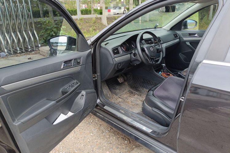 Used Volkswagen Lavida 2015 1.6L Automatic Comfort Edition Driver Seat