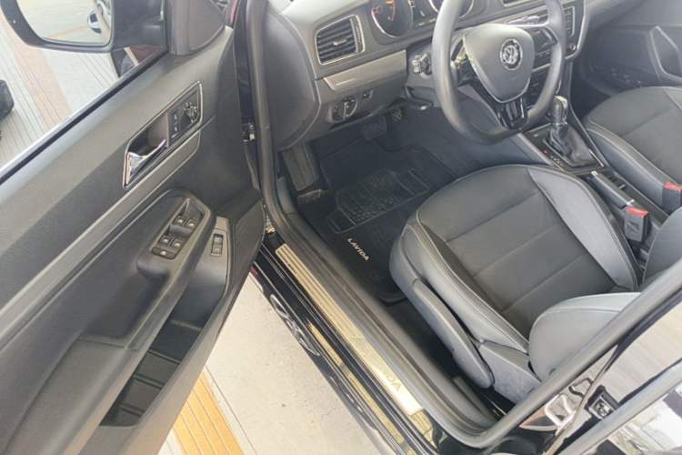 Used Volkswagen Lavida 2015 1.6L Automatic Comfort Edition Driver Seat