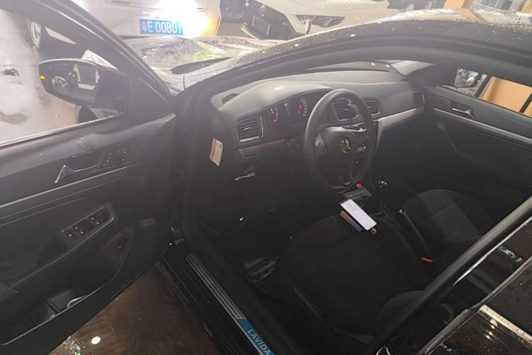 Used Volkswagen Lavida 2015 1.6L Manual Fashion Edition Driver Seat