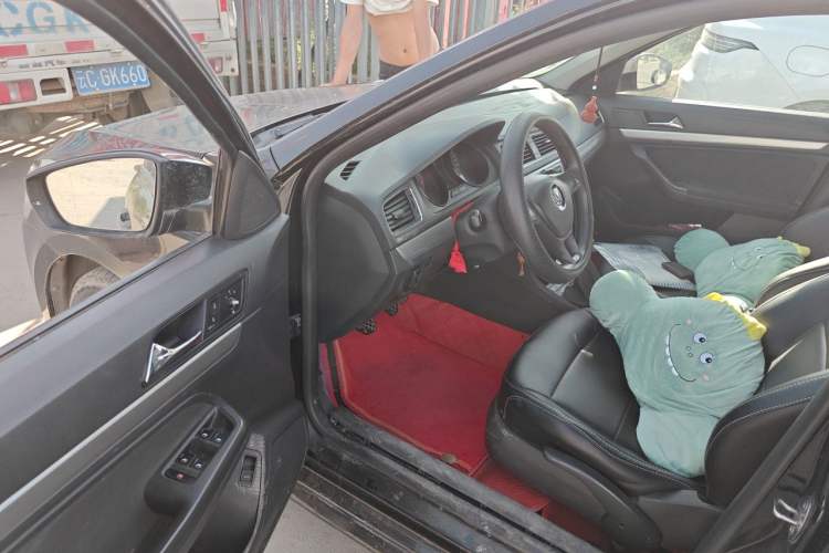 Used Volkswagen Lavida 2015 1.6L Manual Fashion Edition Driver Seat