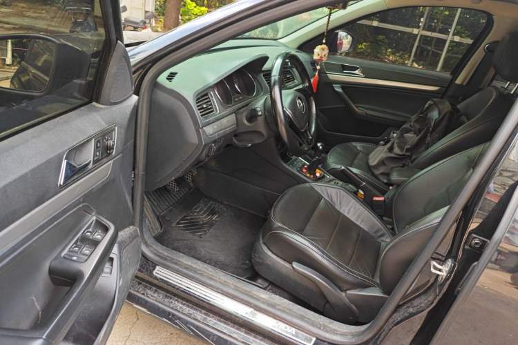 Used Volkswagen Lavida 2015 1.6L Manual Comfort Edition Driver Seat