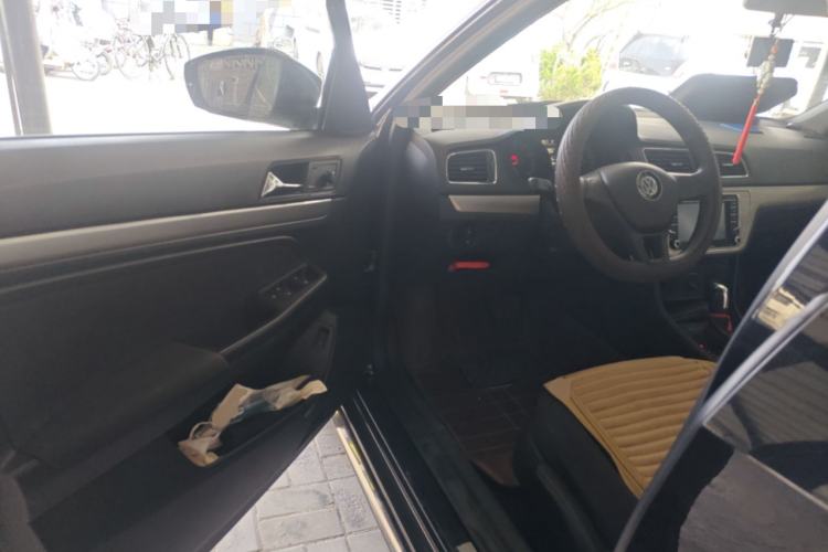 Used Volkswagen Lavida 2015 1.6L Automatic Fashion Edition Driver Seat