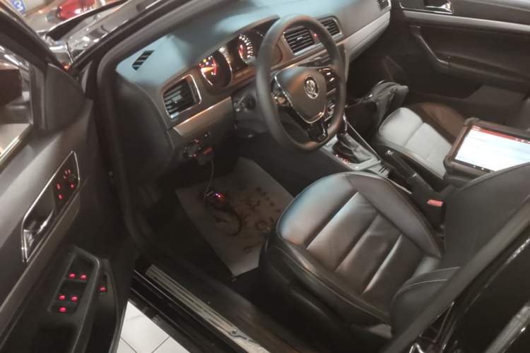 Used Volkswagen Lavida 2015 1.6L Automatic Comfort Edition Driver Seat