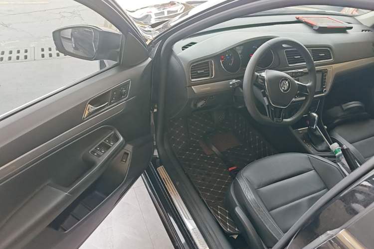 Used Volkswagen Lavida 2015 1.6L Automatic Comfort Edition Driver Seat