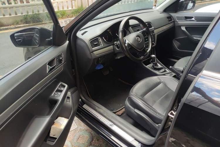 Used Volkswagen Lavida 2015 1.6L Automatic Comfort Edition Driver Seat