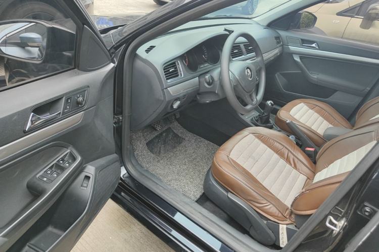 Used Volkswagen Lavida 2015 1.6L Manual Fashion Edition Driver Seat