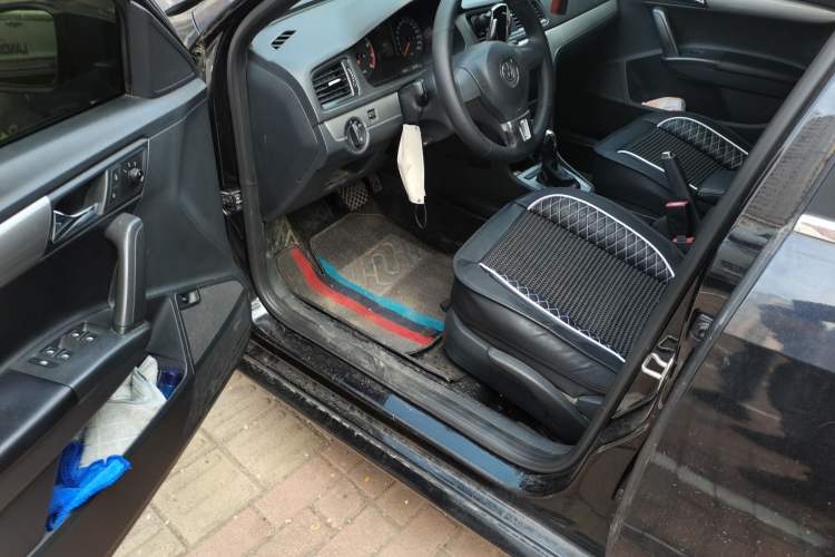 Used Volkswagen Lavida 2015 1.6L Automatic Fashion Edition Driver Seat