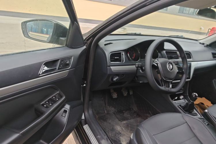 Used Volkswagen Lavida 2015 1.6L Manual Comfort Edition Driver Seat