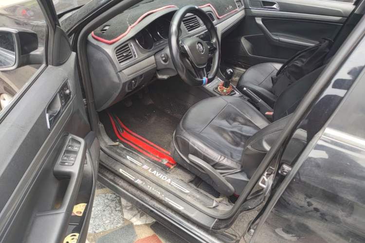 Used Volkswagen Lavida 2015 1.6L Manual Comfort Edition Driver Seat