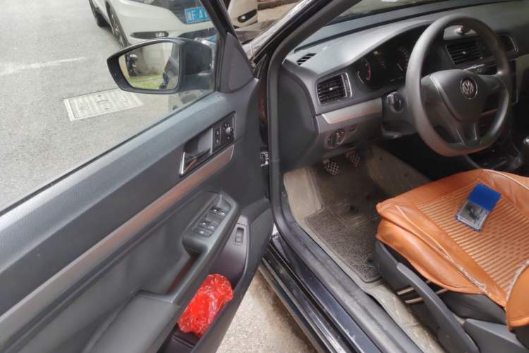 Used Volkswagen Lavida 2015 1.6L Manual Fashion Edition Driver Seat