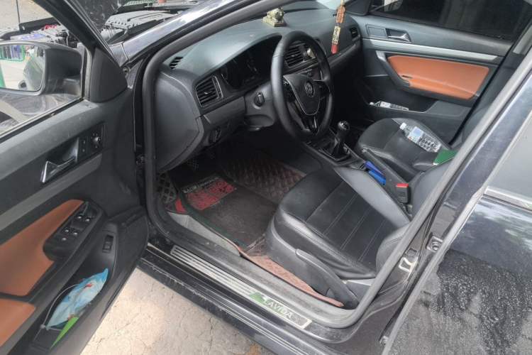 Used Volkswagen Lavida 2015 1.6L Manual Fashion Edition Driver Seat