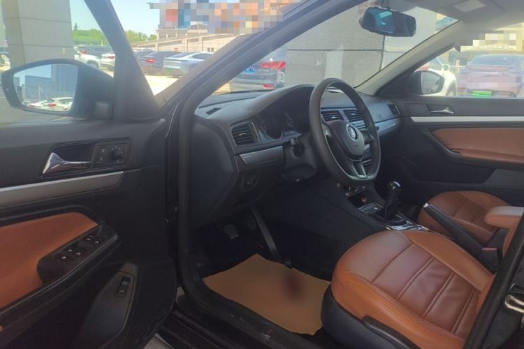 Used Volkswagen Lavida 2015 1.6L Manual Fashion Edition Driver Seat