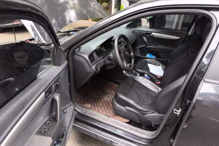 Used Volkswagen Lavida 2015 1.6L Automatic Fashion Edition Driver Seat