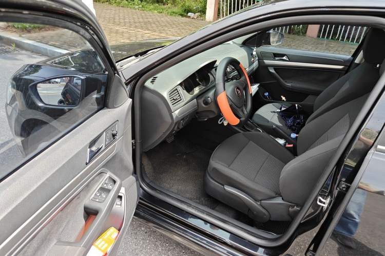 Used Volkswagen Lavida 2015 1.6L Automatic Fashion Edition Driver Seat