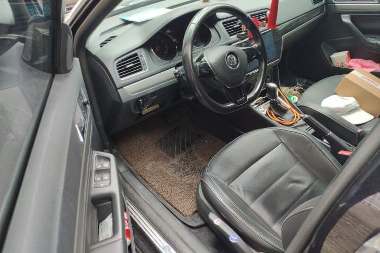 Used Volkswagen Lavida 2015 1.6L Automatic Comfort Edition Driver Seat