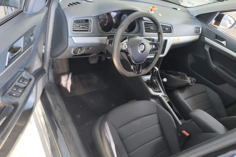 Used Volkswagen Lavida 2015 1.6L Automatic Fashion Edition Driver Seat