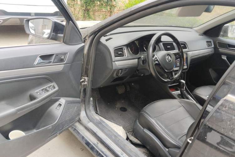Used Volkswagen Lavida 2015 1.6L Automatic Comfort Edition Driver Seat