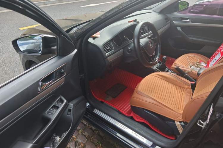 Used Volkswagen Lavida 2015 1.6L Manual Comfort Edition Driver Seat