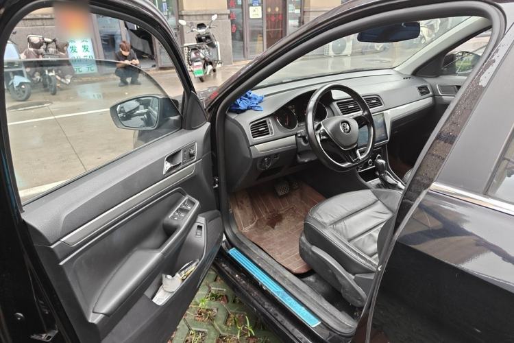 Used Volkswagen Lavida 2015 1.6L Automatic Comfort Edition Driver Seat