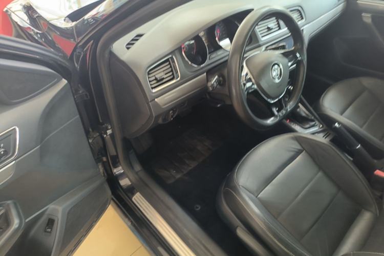 Used Volkswagen Lavida 2015 1.6L Automatic Comfort Edition Driver Seat