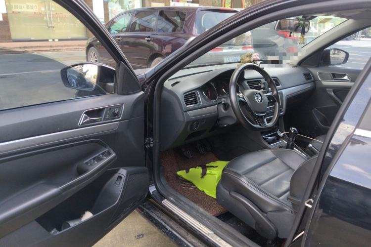 Used Volkswagen Lavida 2015 1.6L Manual Comfort Edition Driver Seat