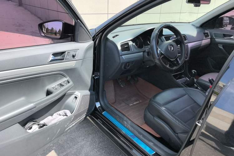 Used Volkswagen Lavida 2015 1.6L Manual Comfort Edition Driver Seat