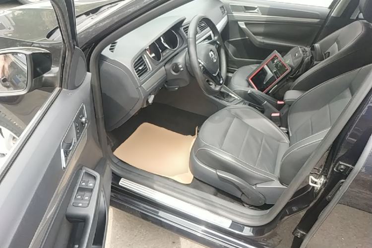 Used Volkswagen Lavida 2015 1.6L Automatic Comfort Edition Driver Seat