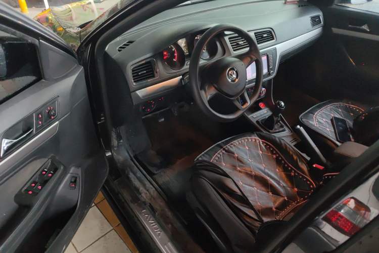 Used Volkswagen Lavida 2015 1.6L Manual Fashion Edition Driver Seat