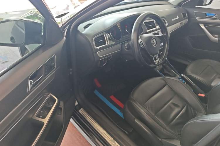Used Volkswagen Lavida 2015 1.6L Automatic Comfort Edition Driver Seat