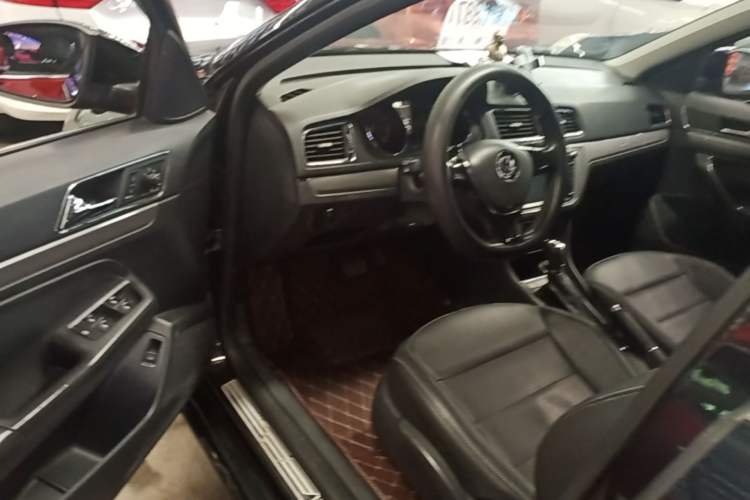 Used Volkswagen Lavida 2015 1.6L Automatic Comfort Edition Driver Seat