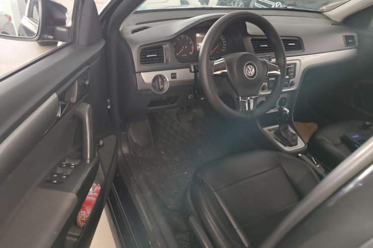 Used Volkswagen Lavida 2015 1.6L Automatic Fashion Edition Driver Seat