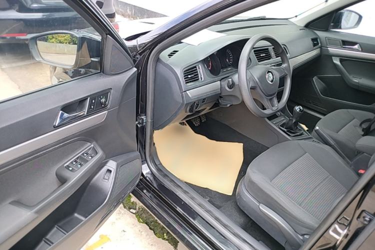 Used Volkswagen Lavida 2015 1.6L Manual Fashion Edition Driver Seat