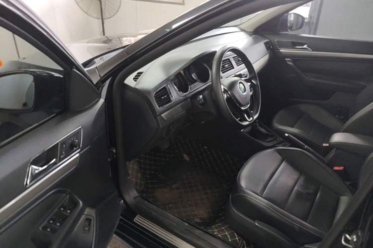 Used Volkswagen Lavida 2015 1.6L Automatic Comfort Edition Driver Seat