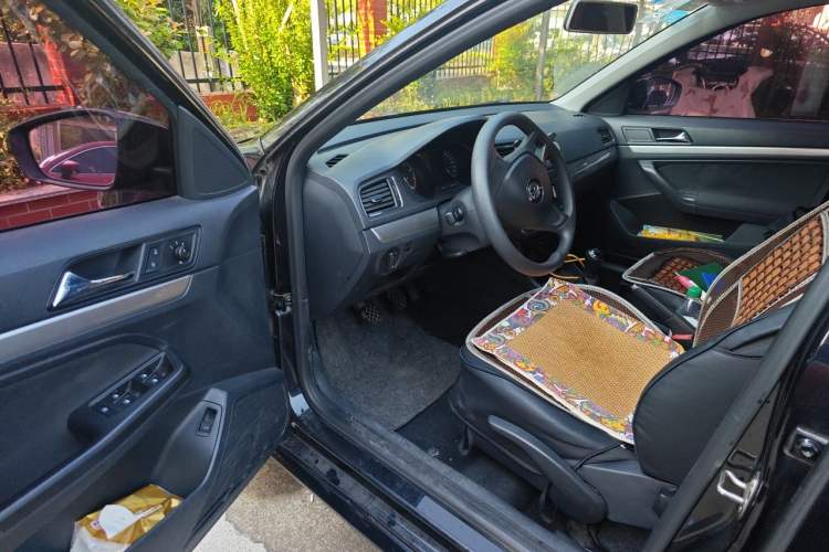 Used Volkswagen Lavida 2015 1.6L Manual Fashion Edition Driver Seat