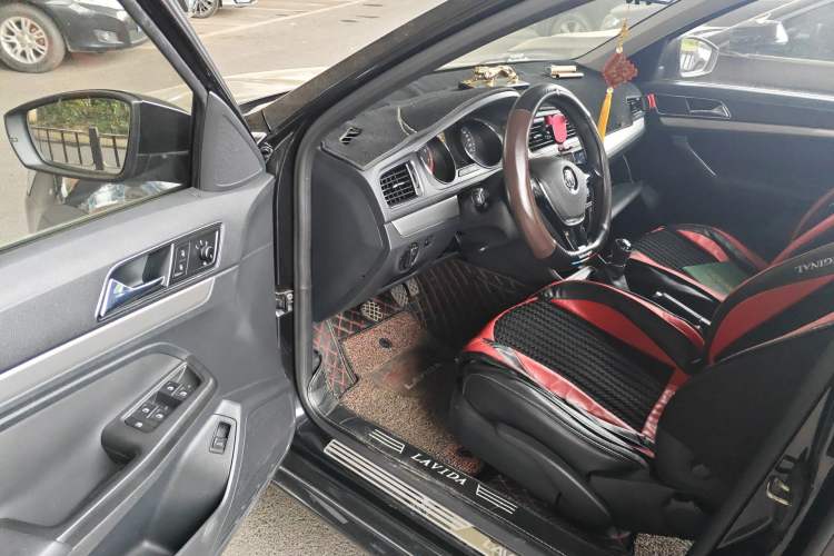 Used Volkswagen Lavida 2015 1.6L Manual Comfort Edition Driver Seat