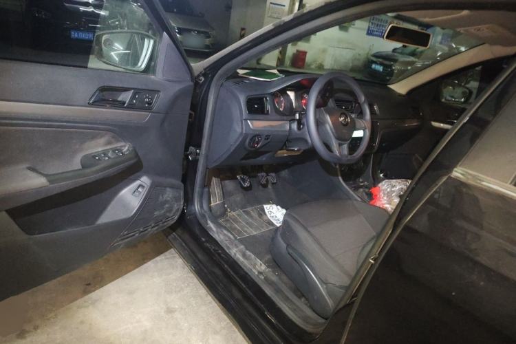 Used Volkswagen Lavida 2015 1.6L Manual Fashion Edition Driver Seat